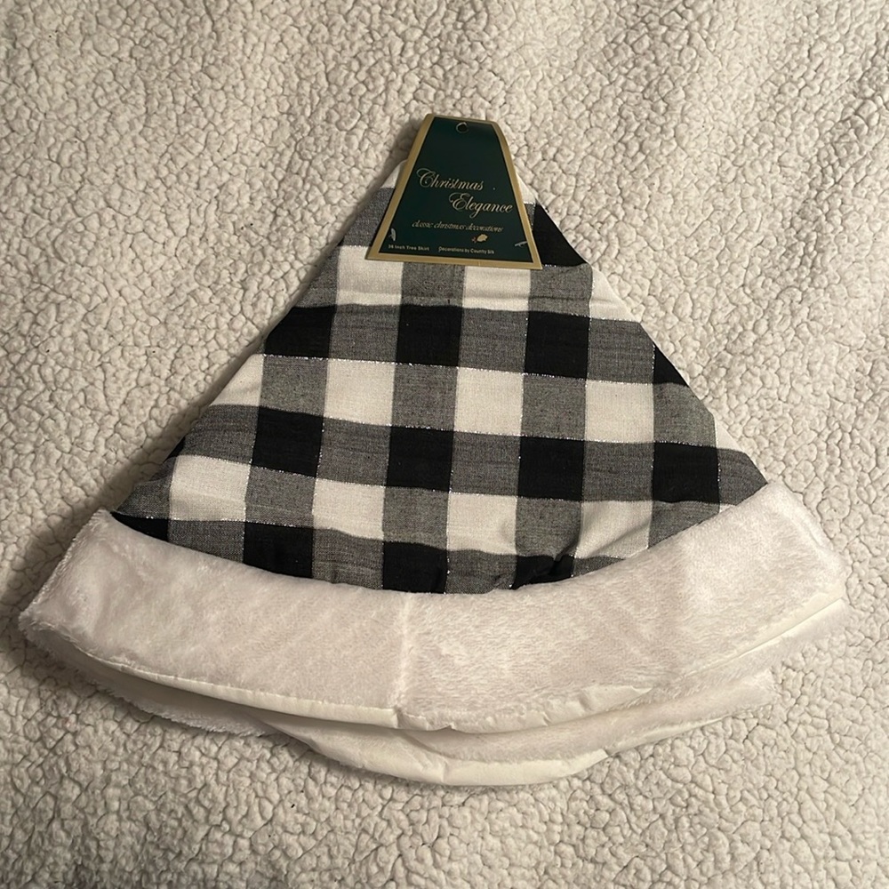 NWT black and white tree skirt 36”
